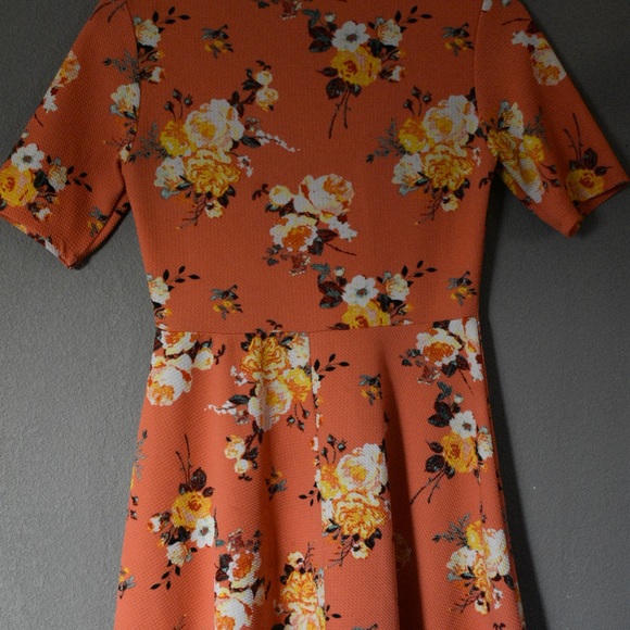 🧡Pretty Summertime Floral Dress - Picture 5 of 7
